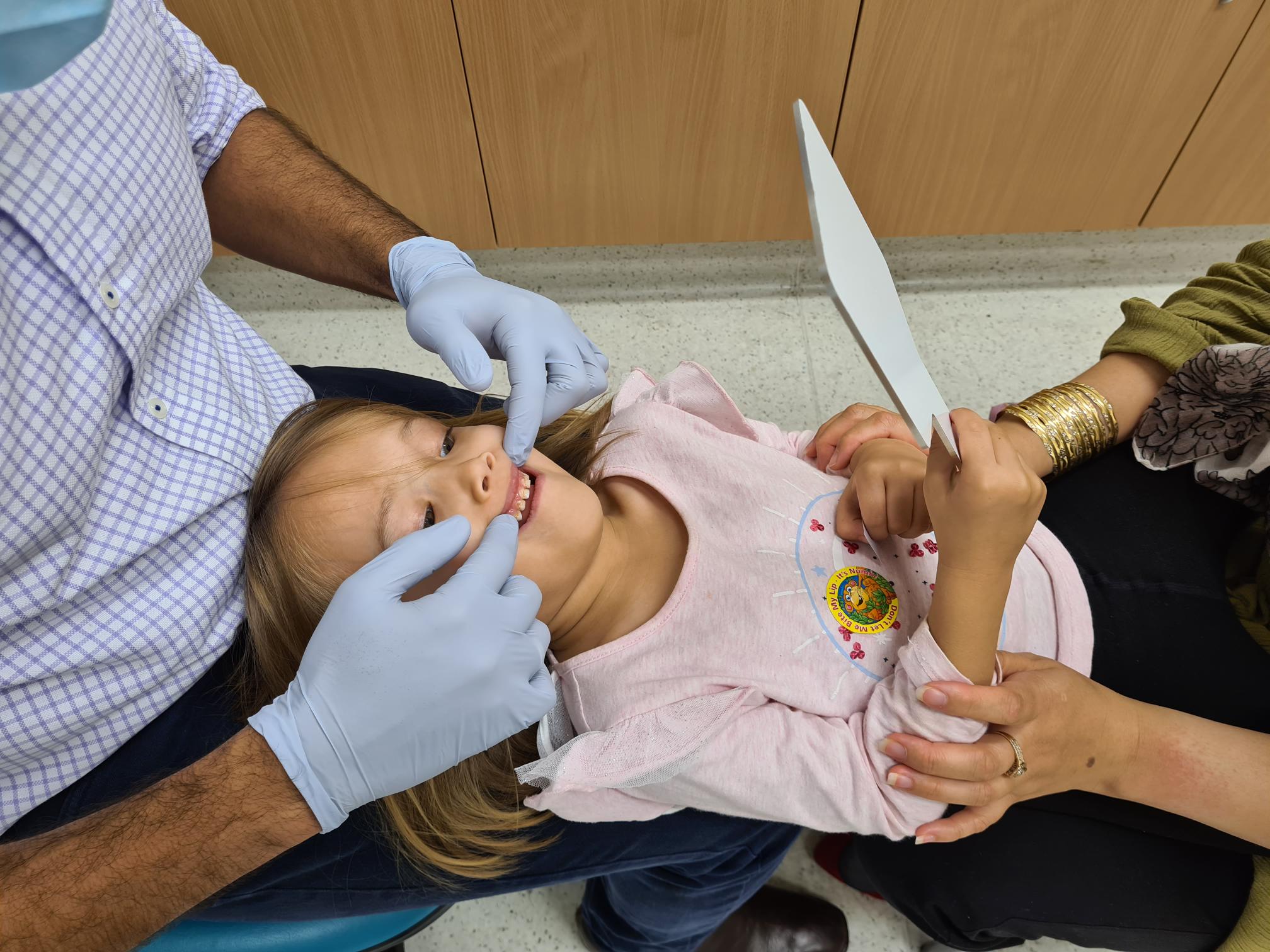 Dental inspection - child in chair